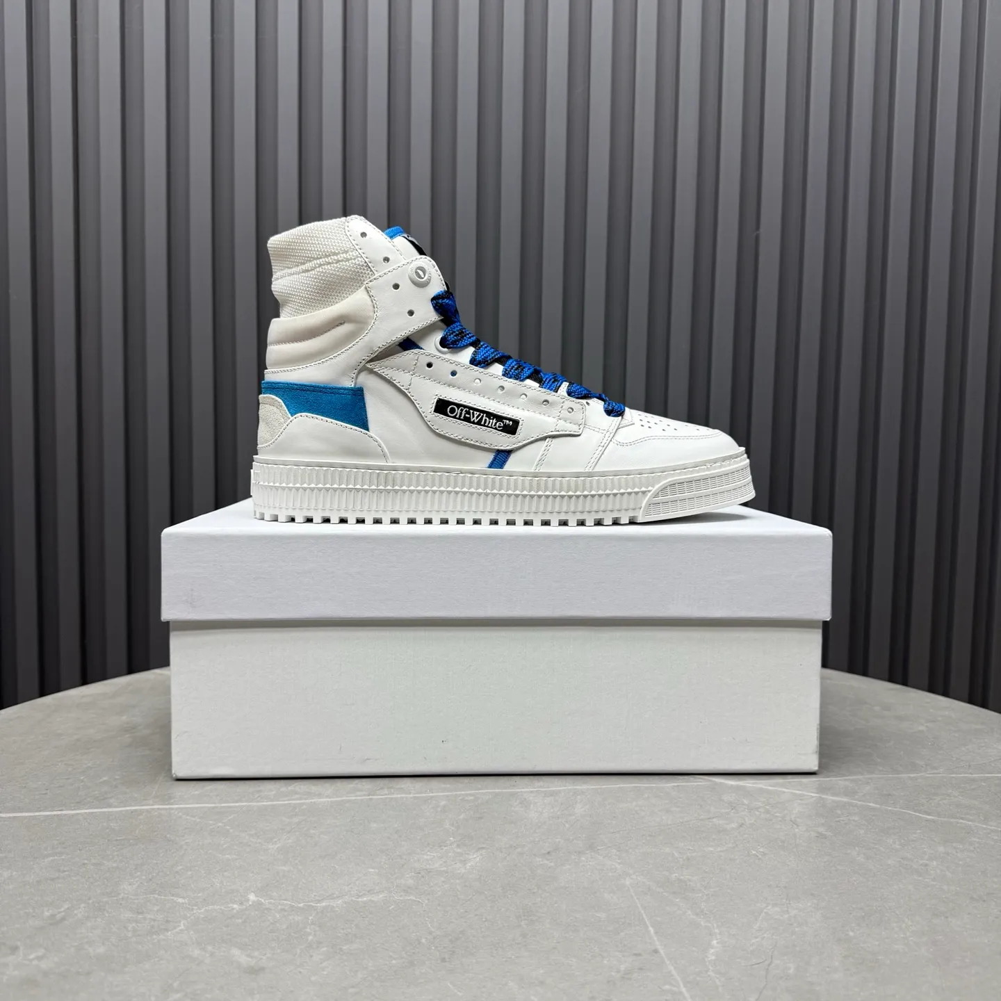 Men's shoes💰740 OFF WHITE ⚡️Couple style⚡️The latest spring style street casual shoes, released with the highest quality version on the market👊Series original mold opening, original lasting, production technology 1:1 original version➰🔜The best choice for more and more celebrities and Internet celebrities🔸In the classics Changes in the code🔸Innovate in the trend🔸Strive to break away from the shackles of bad street design🔝Although he is not the originator of fashion design, he is definitely a shining dark horse in avant-garde design🐴🆙Do not follow the trend🔅Not universal beauty🔅 Fabric💯First-layer cowhide Lining💯Imported skin-friendly and environmentally friendly polyester mesh Foot pads💯Original molded high-elastic environmentally friendly molding pads Midsole💯Made with original last-last technology Outsole💯Rubber outsole Packaging💯Official website synchronizes full set of packaging (brand wrapping paper, brand certificate, brand cloth bag) Code numbers 35-44, 45 46 Customized